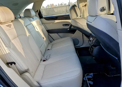 2019 Bentley Bentayga z USA, uszkodzony, nr VIN SJAAM2ZV0KC024966